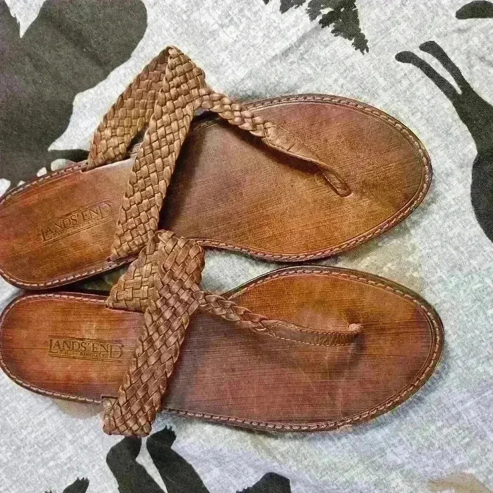 Lands end wooden  sandles size 8